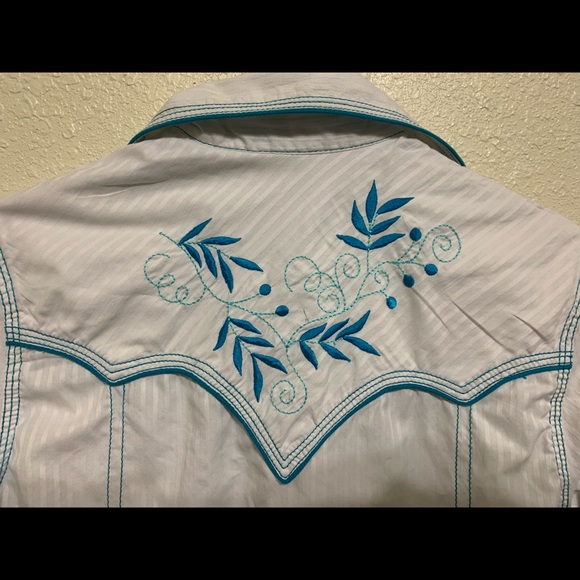 Button down - Picture 2 of 2